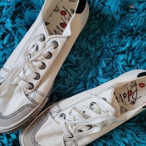 Blowfish Tennis shoes